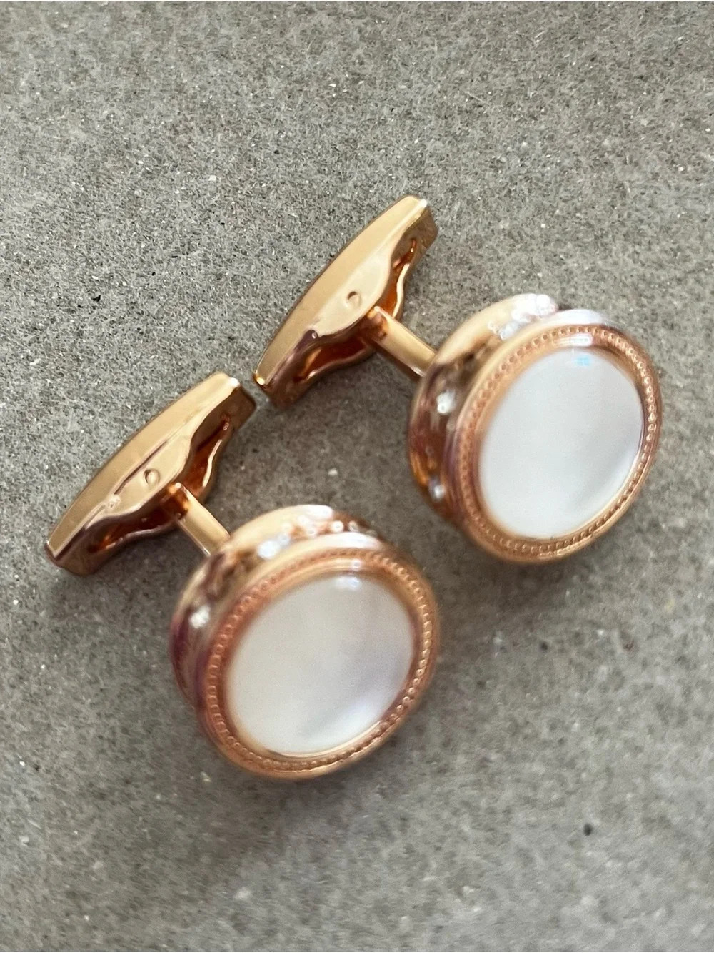 N/A sofisticated gold